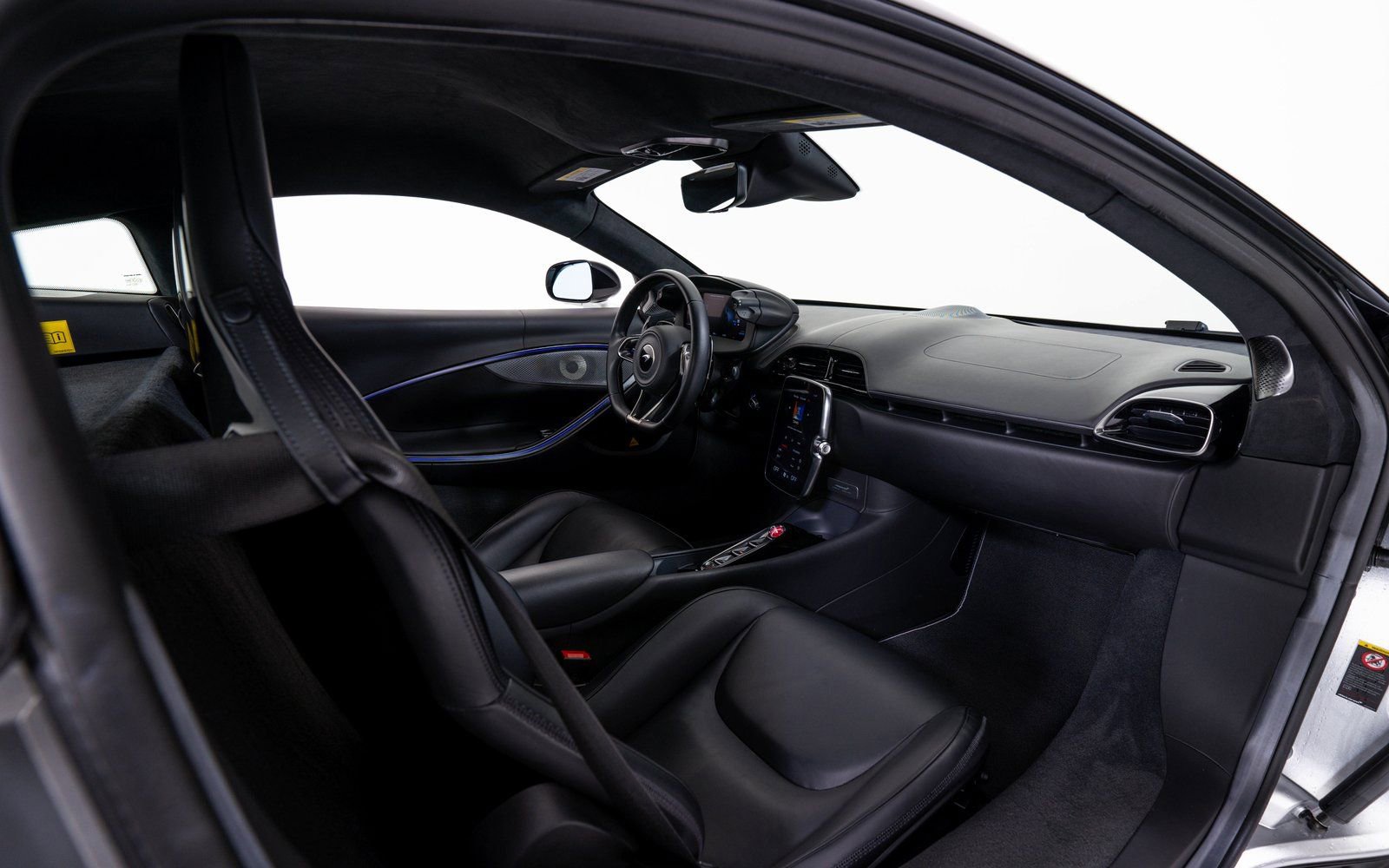 Used 2023 McLaren Artura image 19