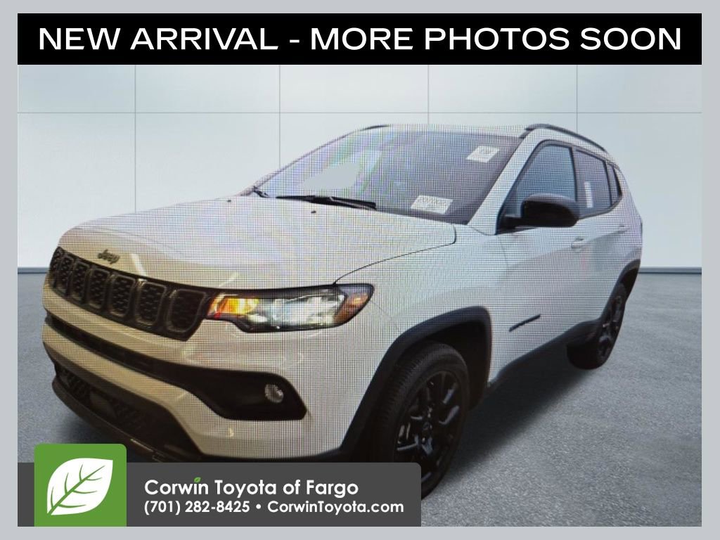 Used 2025 Jeep Compass Latitude w/ Convenience Group image 1