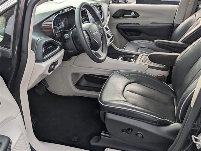 Used 2023 Chrysler Pacifica Limited image 49