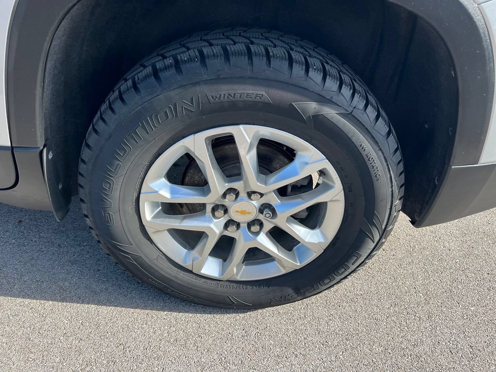 Used 2022 Chevrolet Traverse LS AWD/4WD image 13