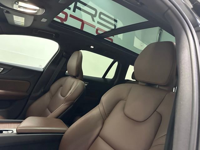 Used 2023 Volvo V60 B5 Cross Country Plus image 22