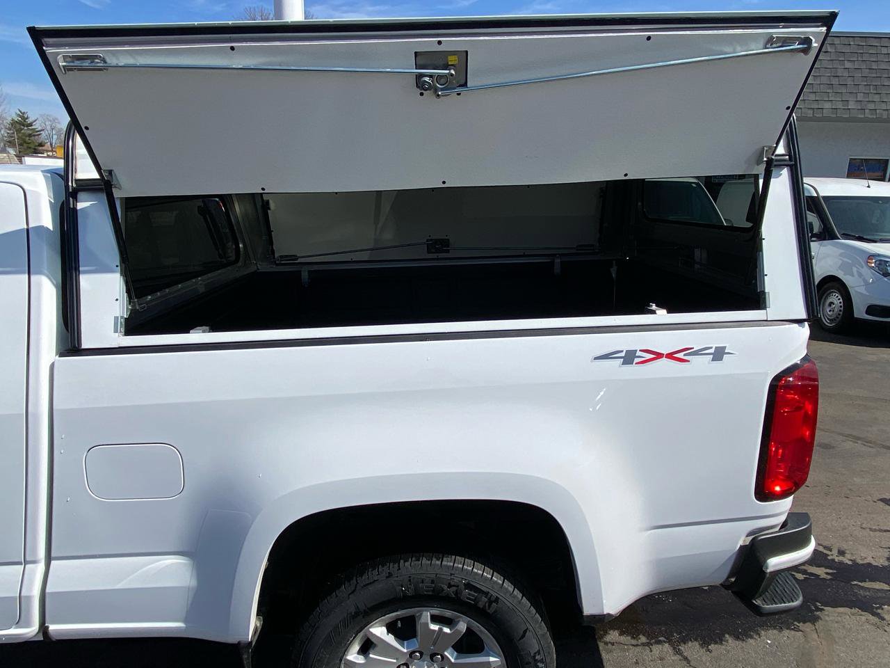 Used 2022 Chevrolet Colorado LT w/ Safety Package image 6