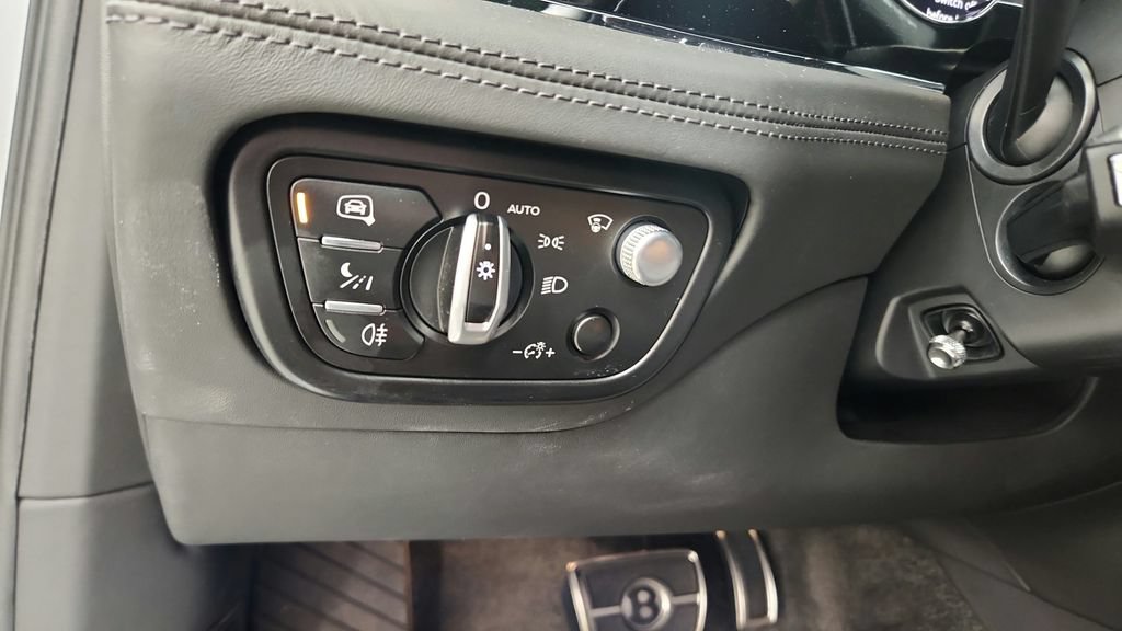 Used 2021 Bentley Bentayga Speed AWD/4WD image 18