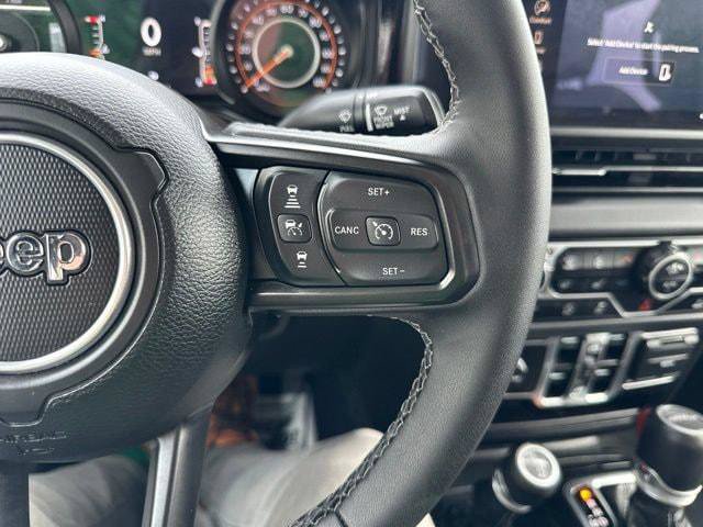 Certified 2025 Jeep Gladiator Overland AWD/4WD image 23