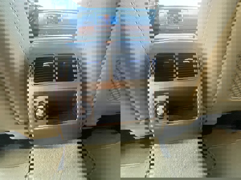 Used 2010 Jaguar XF Luxury image 25