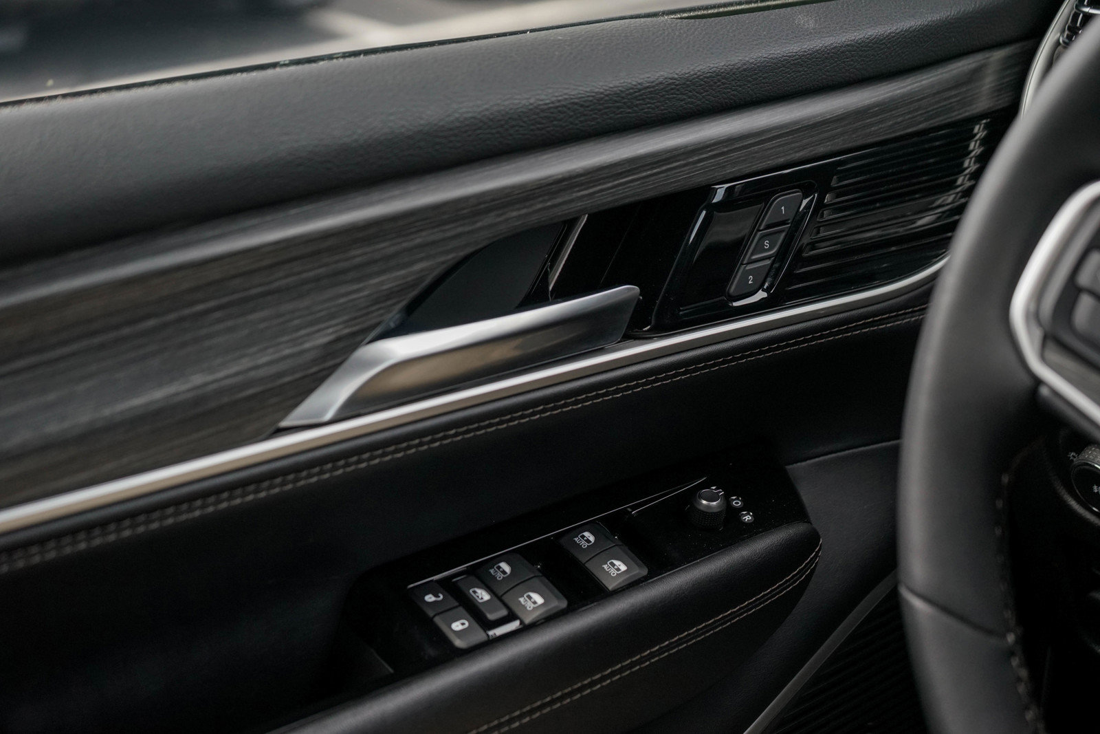 Used 2024 Jeep Wagoneer Series II w/ Flexible Seating Group image 26