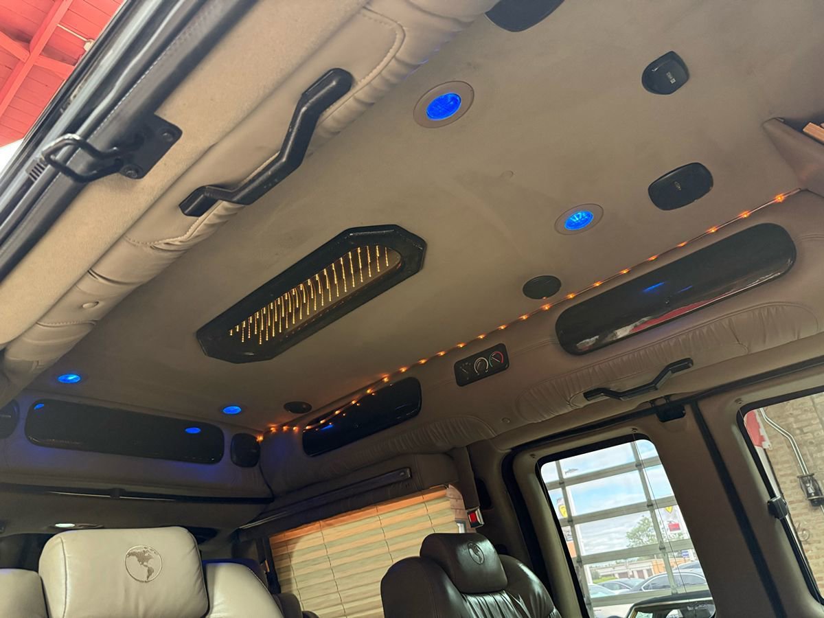 Used 2007 Chevrolet Express 1500 w/ Preferred Equipment Group RWD image 26