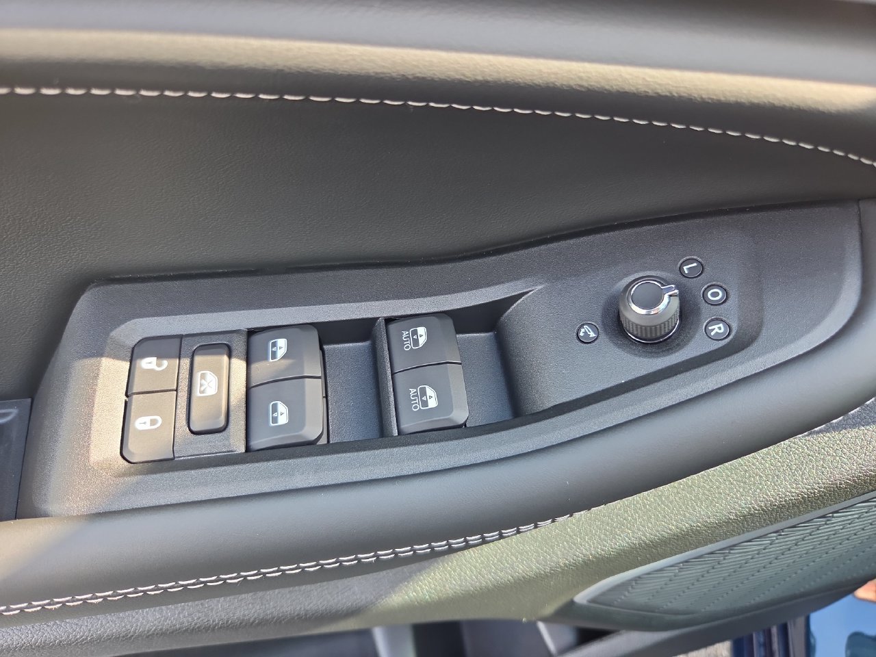 New 2027 Jeep Grand Cherokee Limited AWD/4WD image 4