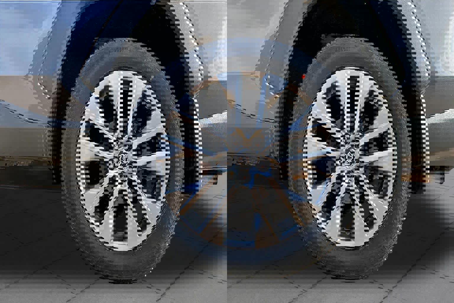 Used 2022 Toyota RAV4 XLE Premium image 11