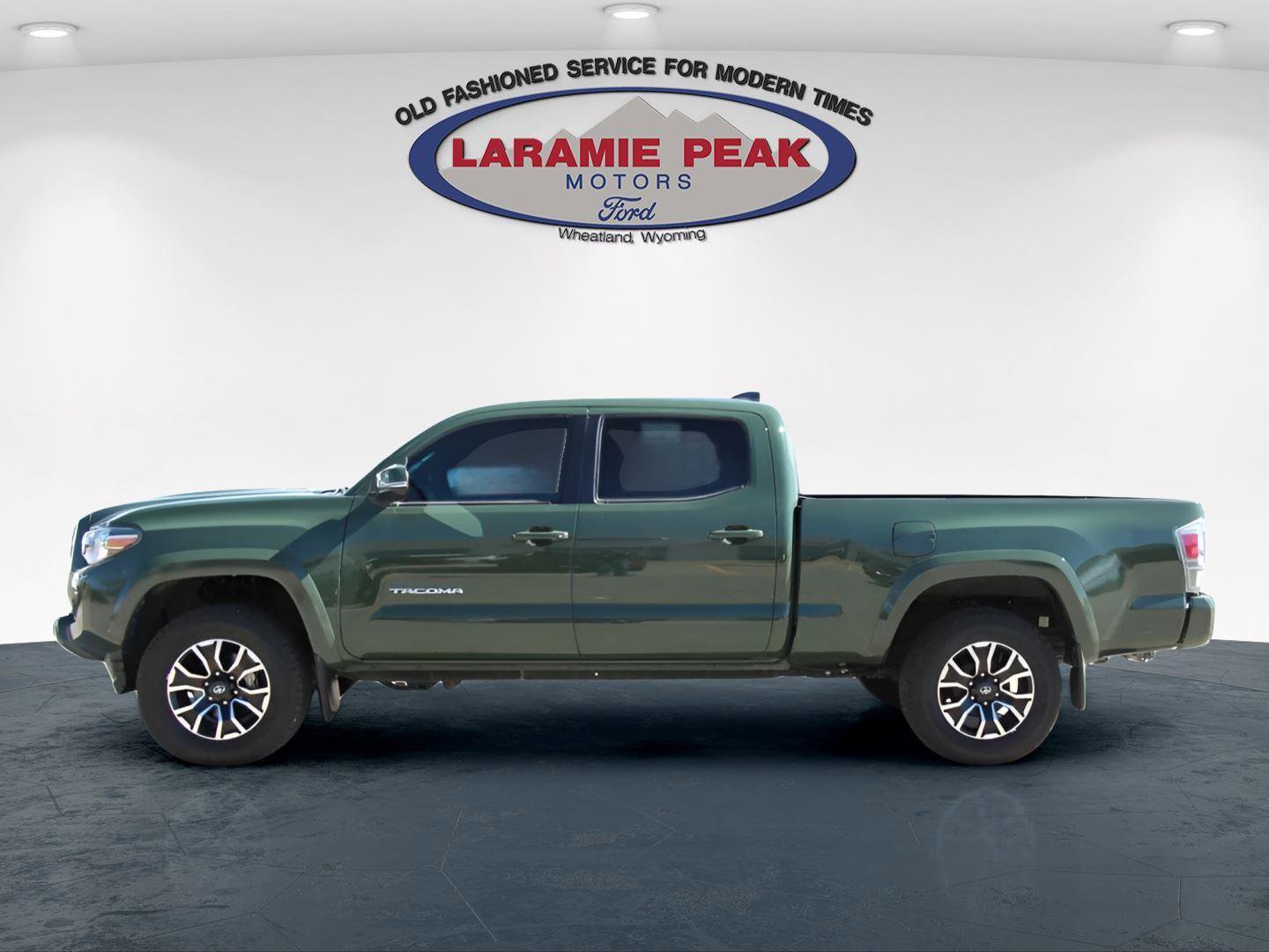Used 2022 Toyota Tacoma TRD Sport w/ Technology Package image 7