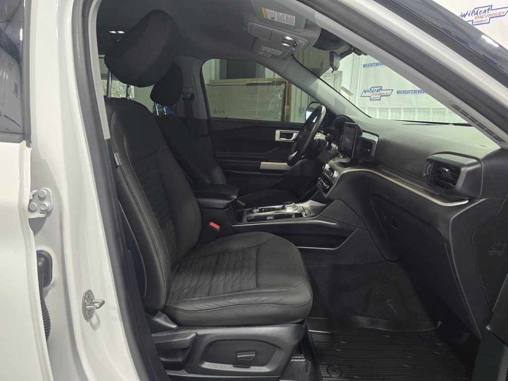 Used 2020 Ford Explorer XLT w/ Comfort Package image 30