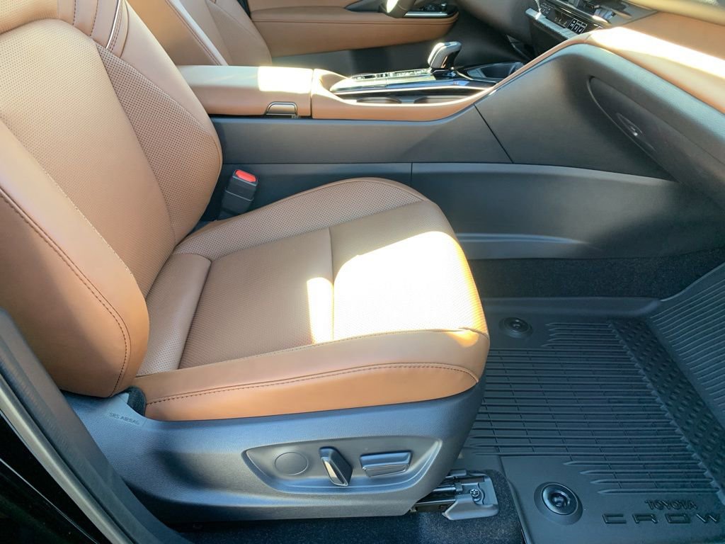 New 2025 Toyota Crown Signia image 15
