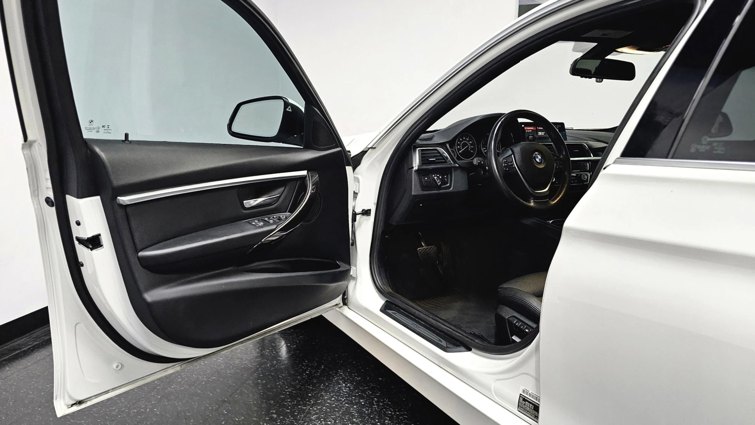 Used 2018 BMW 328d Sedan RWD image 9