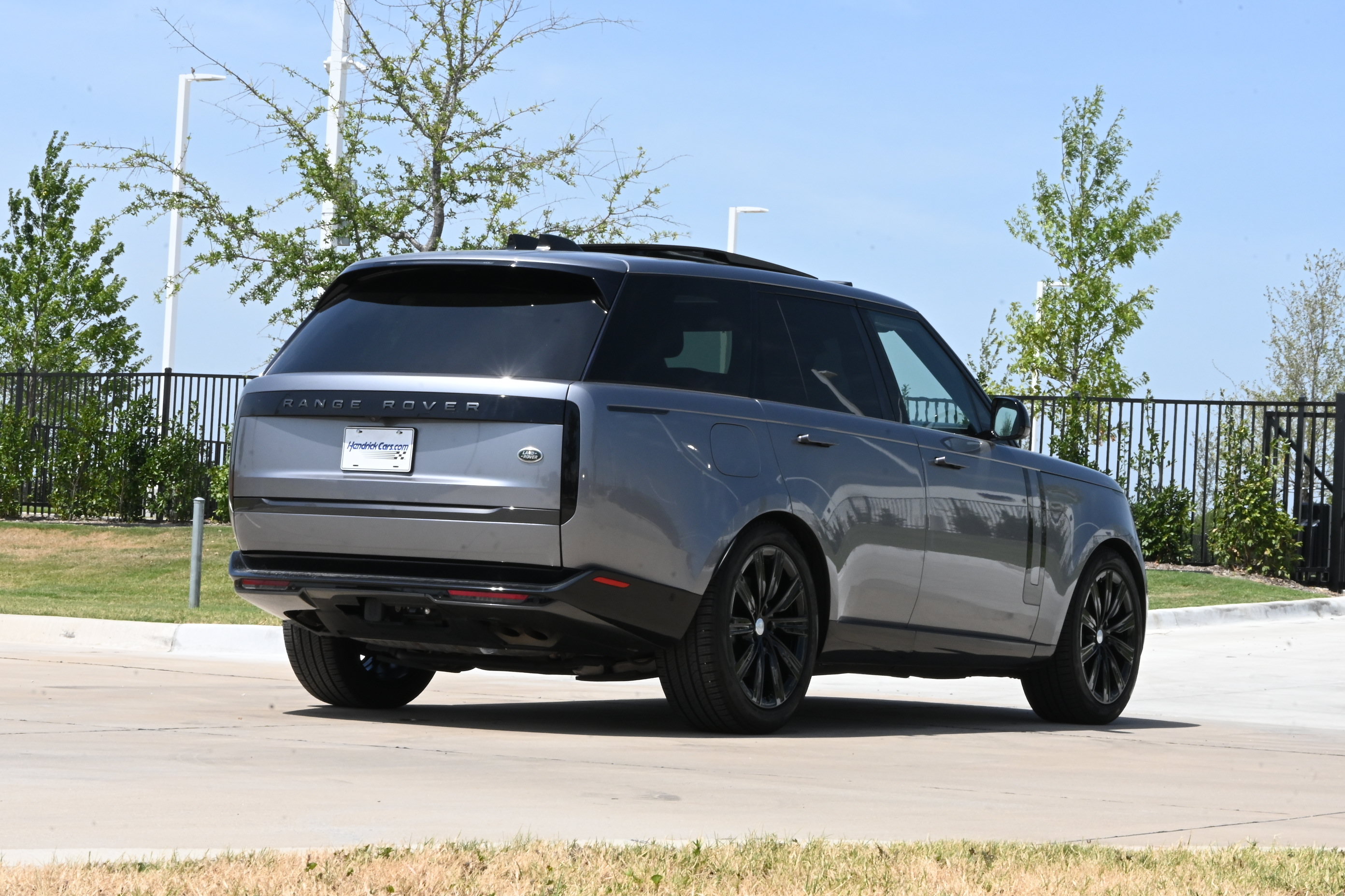 Used 2023 Land Rover Range Rover SE AWD/4WD image 8