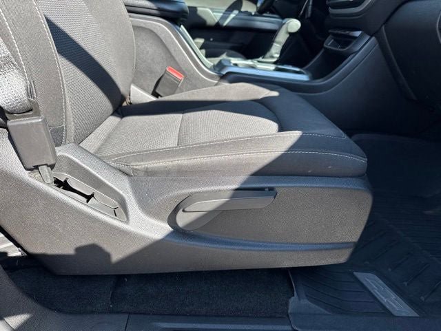 Used 2017 Chevrolet Colorado LT w/ LT Convenience Package RWD image 29