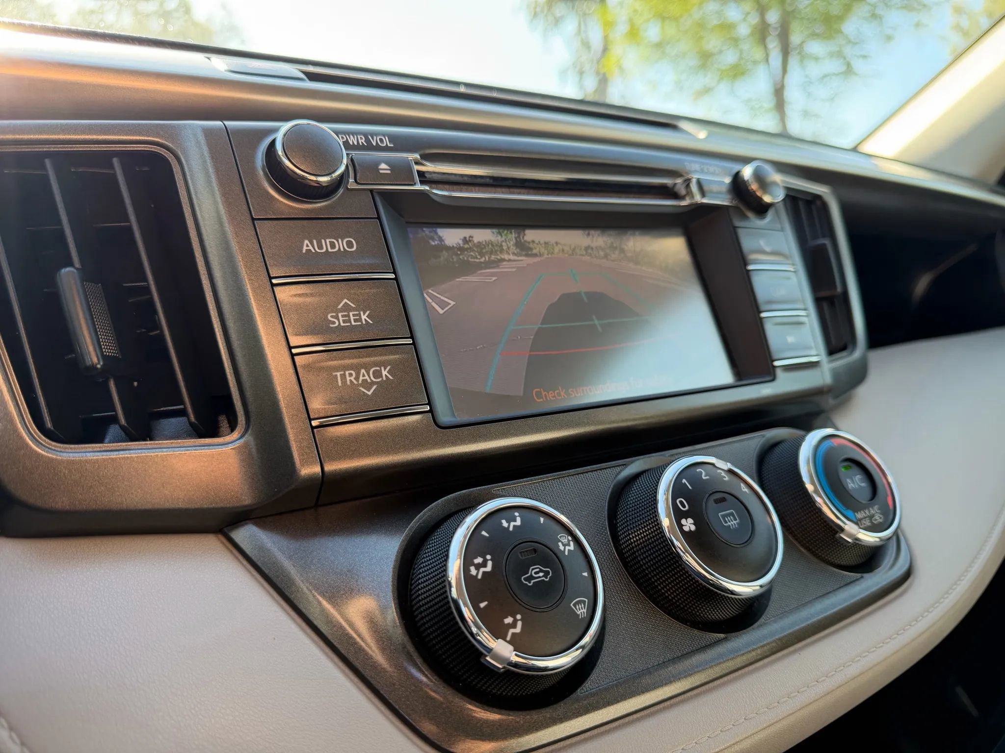 Used 2013 Toyota RAV4 LE image 29