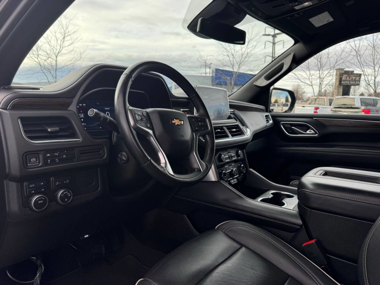 Used 2023 Chevrolet Suburban Premier image 19