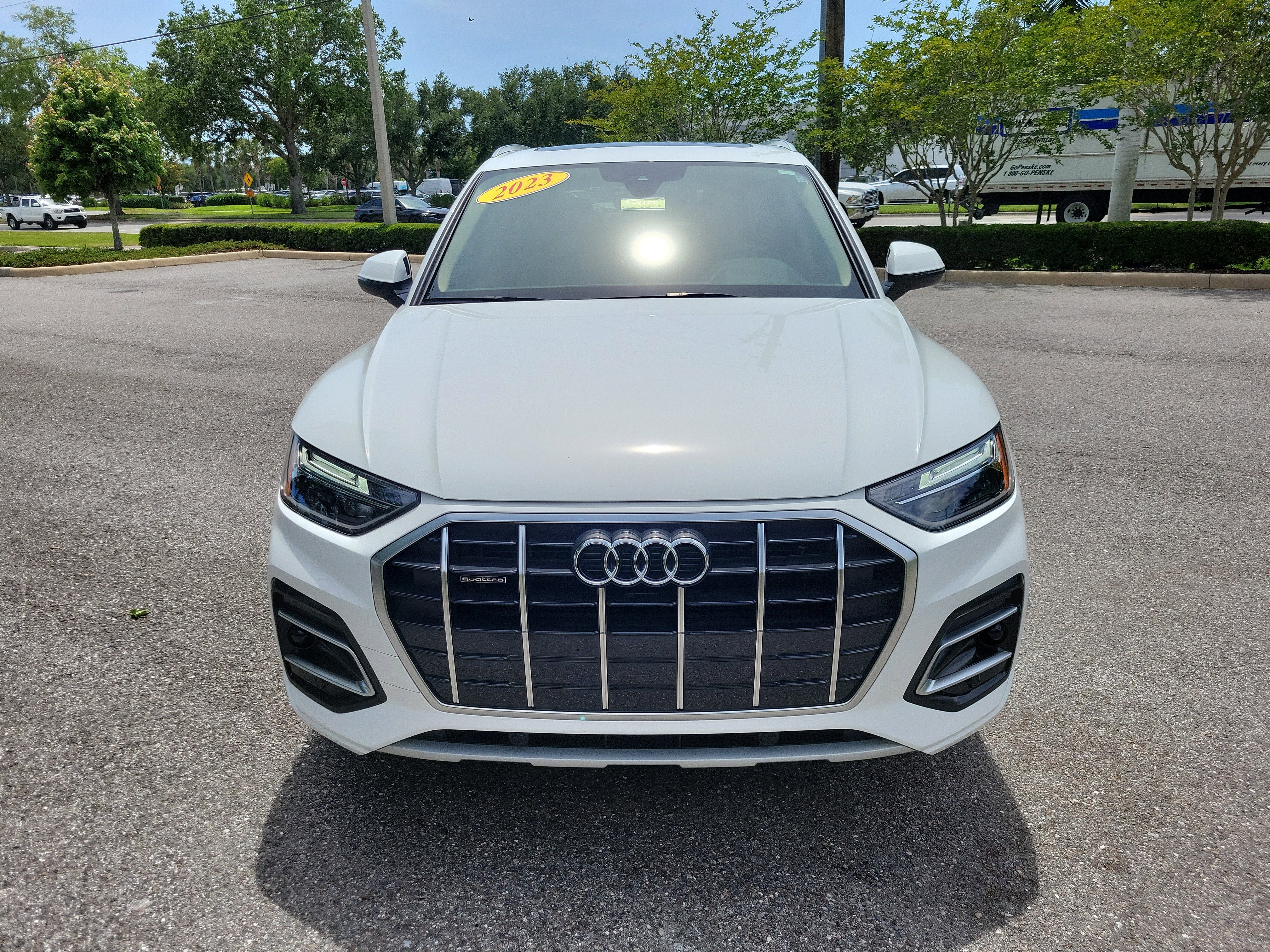 Used 2023 Audi Q5 2.0T Premium w/ Convenience Package AWD/4WD image 2