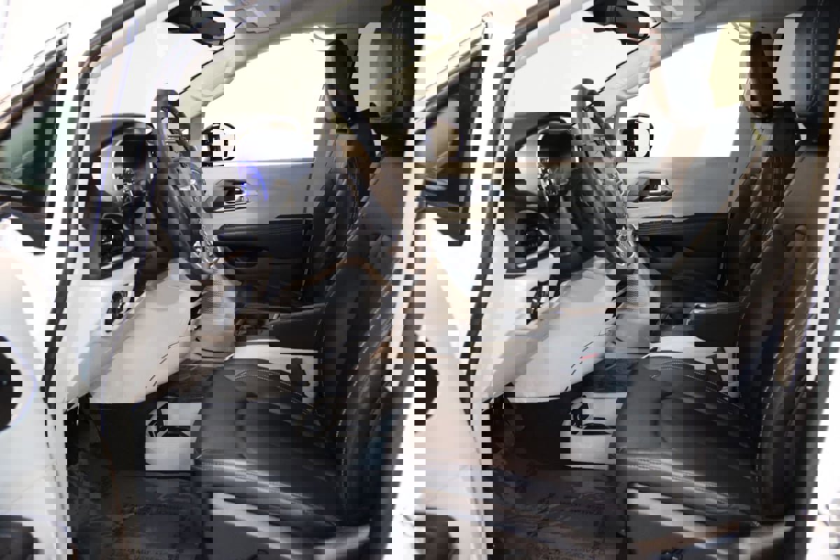 Used 2024 Chrysler Pacifica Touring-L image 32