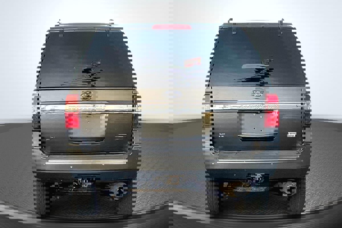 Used 2017 Ford Expedition XLT image 4