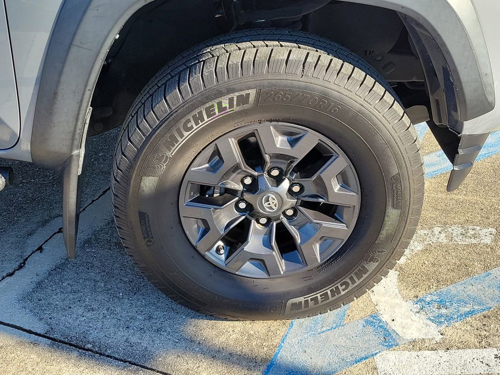 Used 2021 Toyota Tacoma SR5 w/ Trail Edition image 7