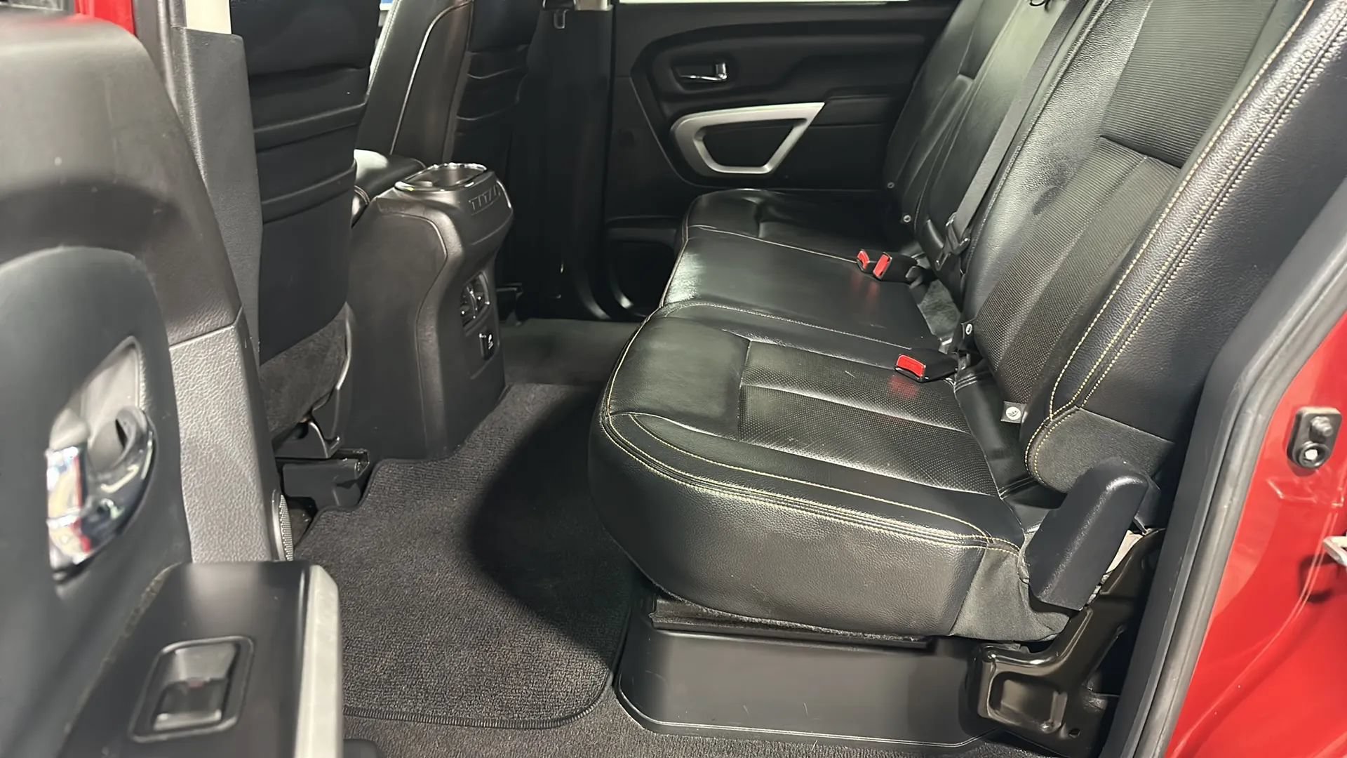 Used 2016 Nissan Titan SL AWD/4WD image 11