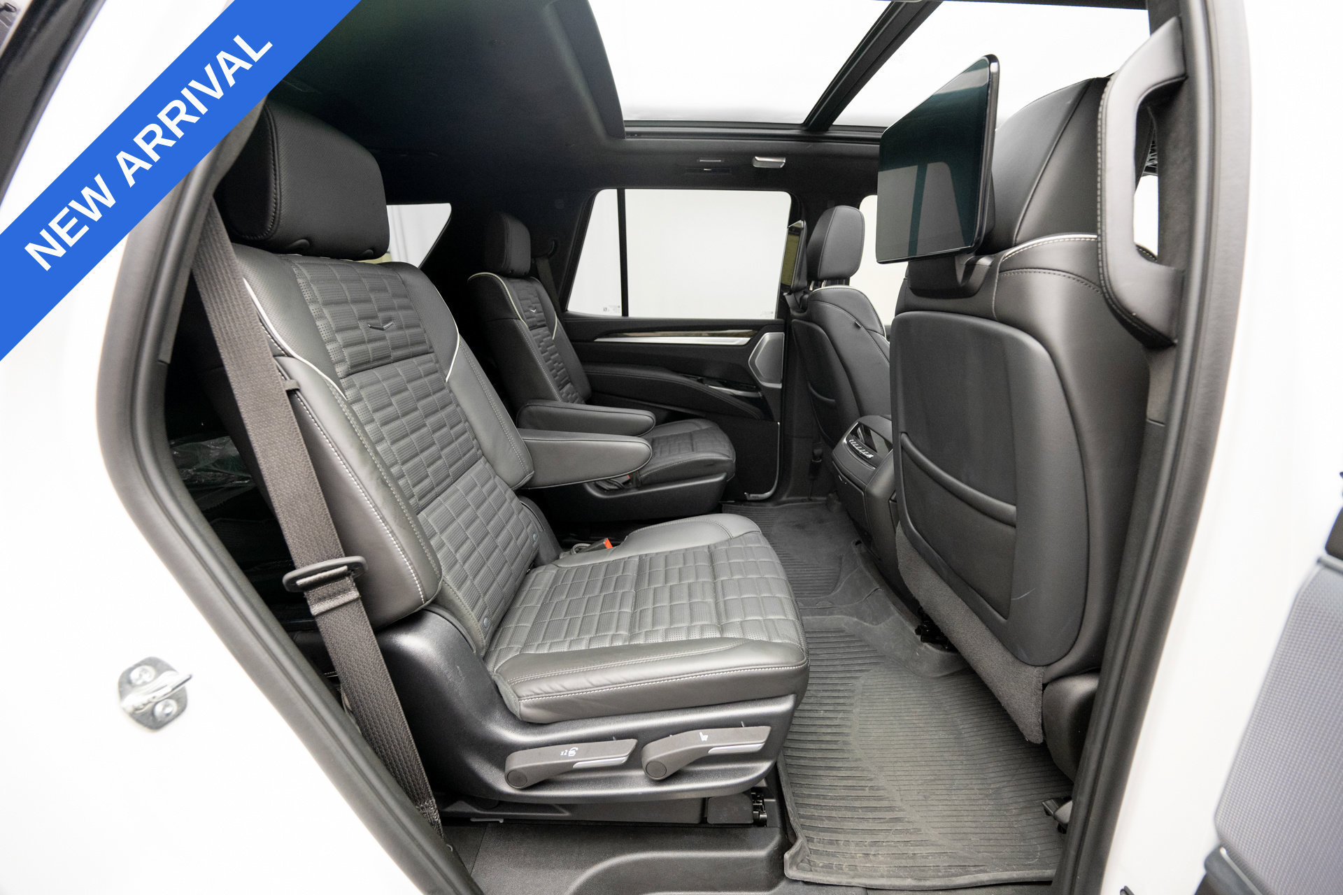 Used 2025 Cadillac Escalade Sport Platinum w/ LPO, Floor Liner Package AWD/4WD image 16