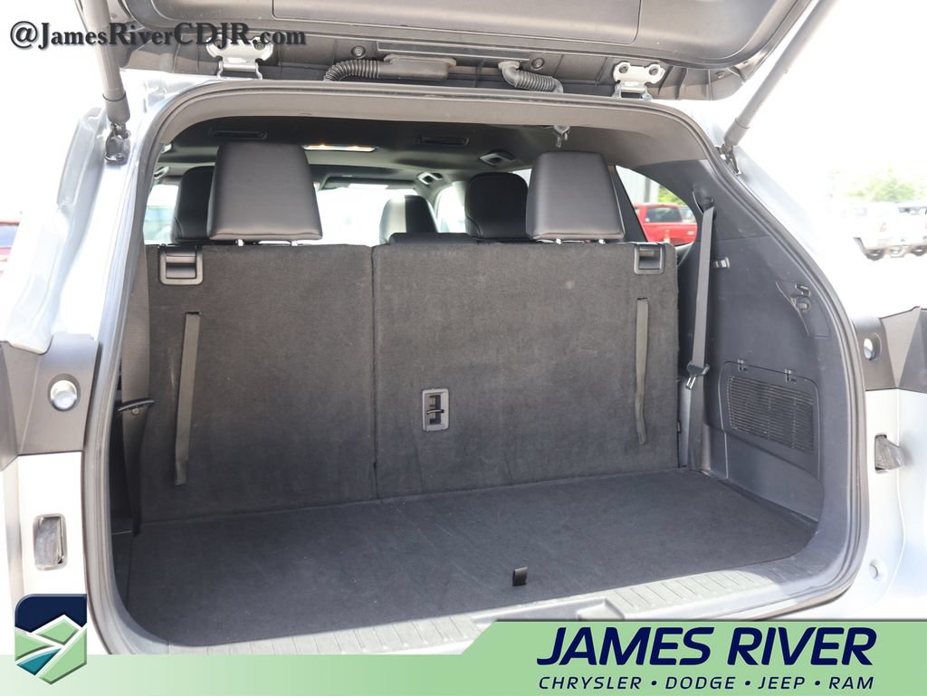 Used 2025 Toyota Highlander XSE AWD/4WD image 16