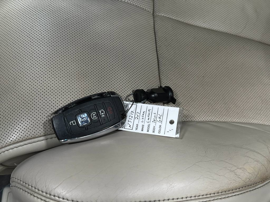 Used 2017 Lincoln Continental Select w/ Climate Package image 37