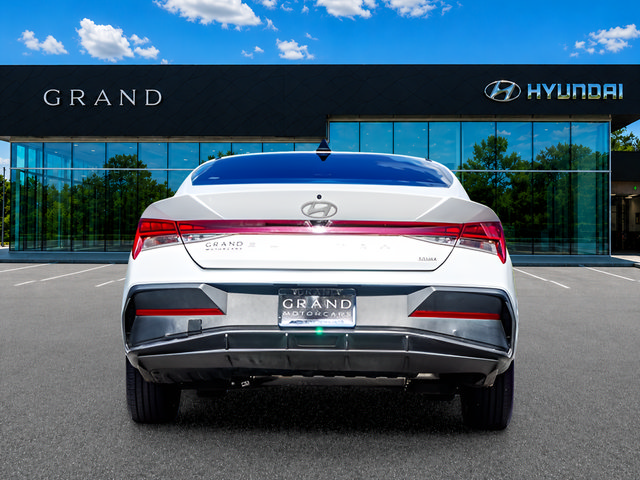 Used 2024 Hyundai Elantra Blue FWD image 5