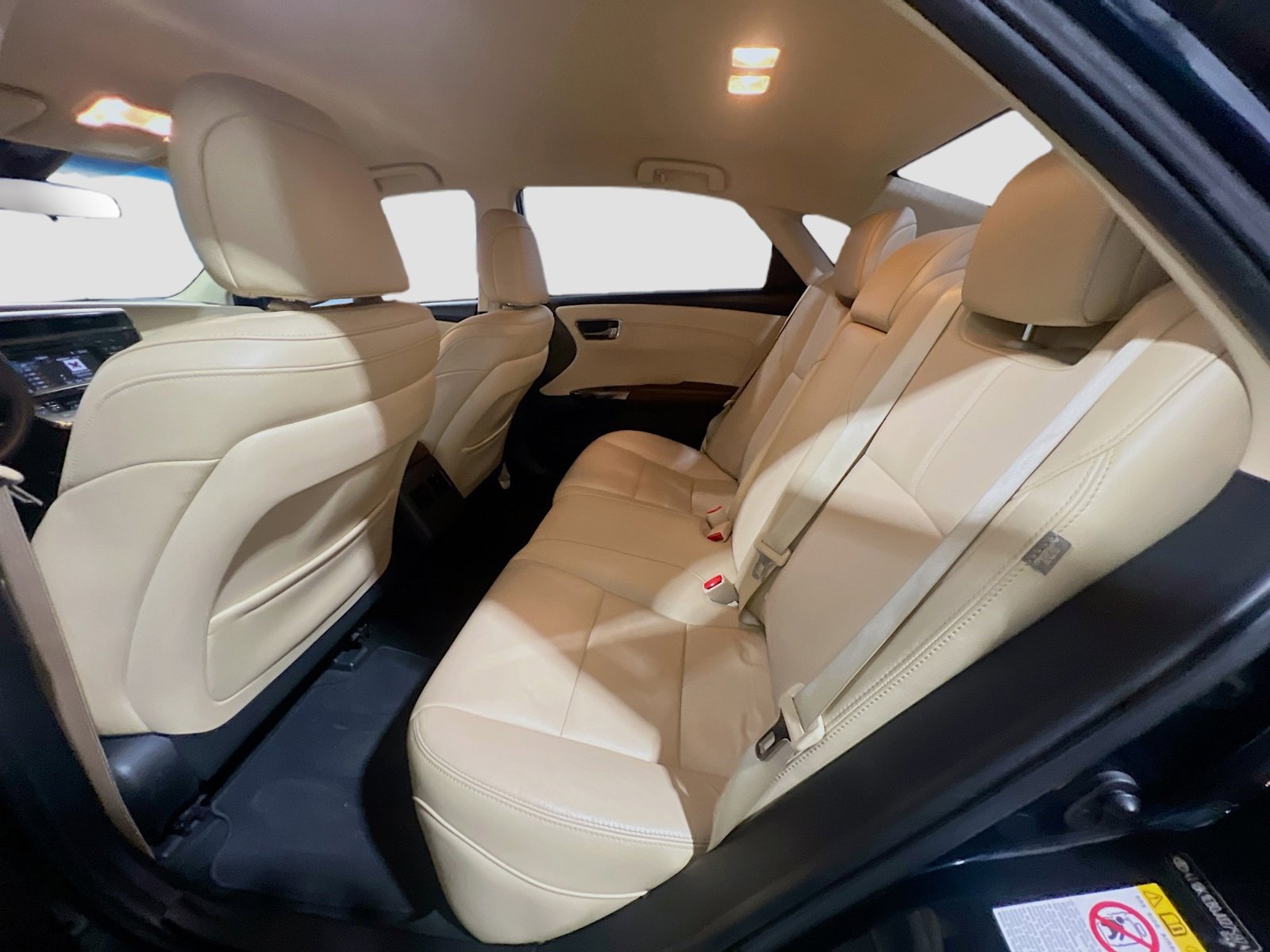 Used 2018 Toyota Avalon XLE w/ Carpet Mat Package FWD image 16
