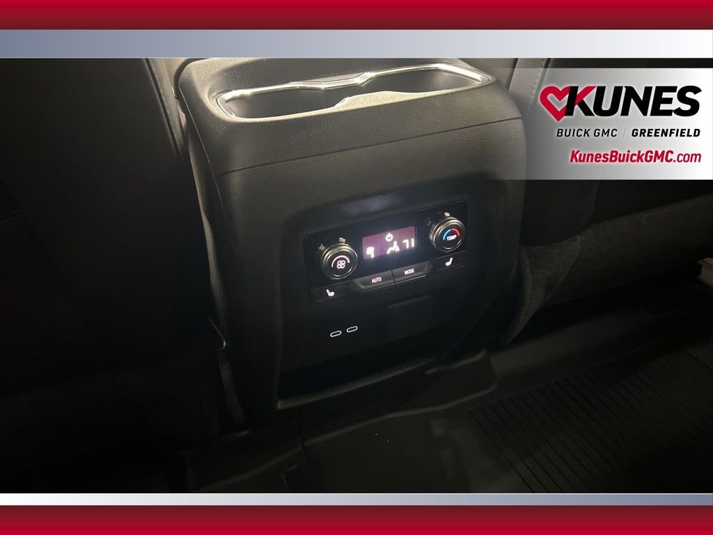 New 2026 GMC Acadia Denali Ultimate w/ LPO, Floor Liner Package AWD/4WD image 36