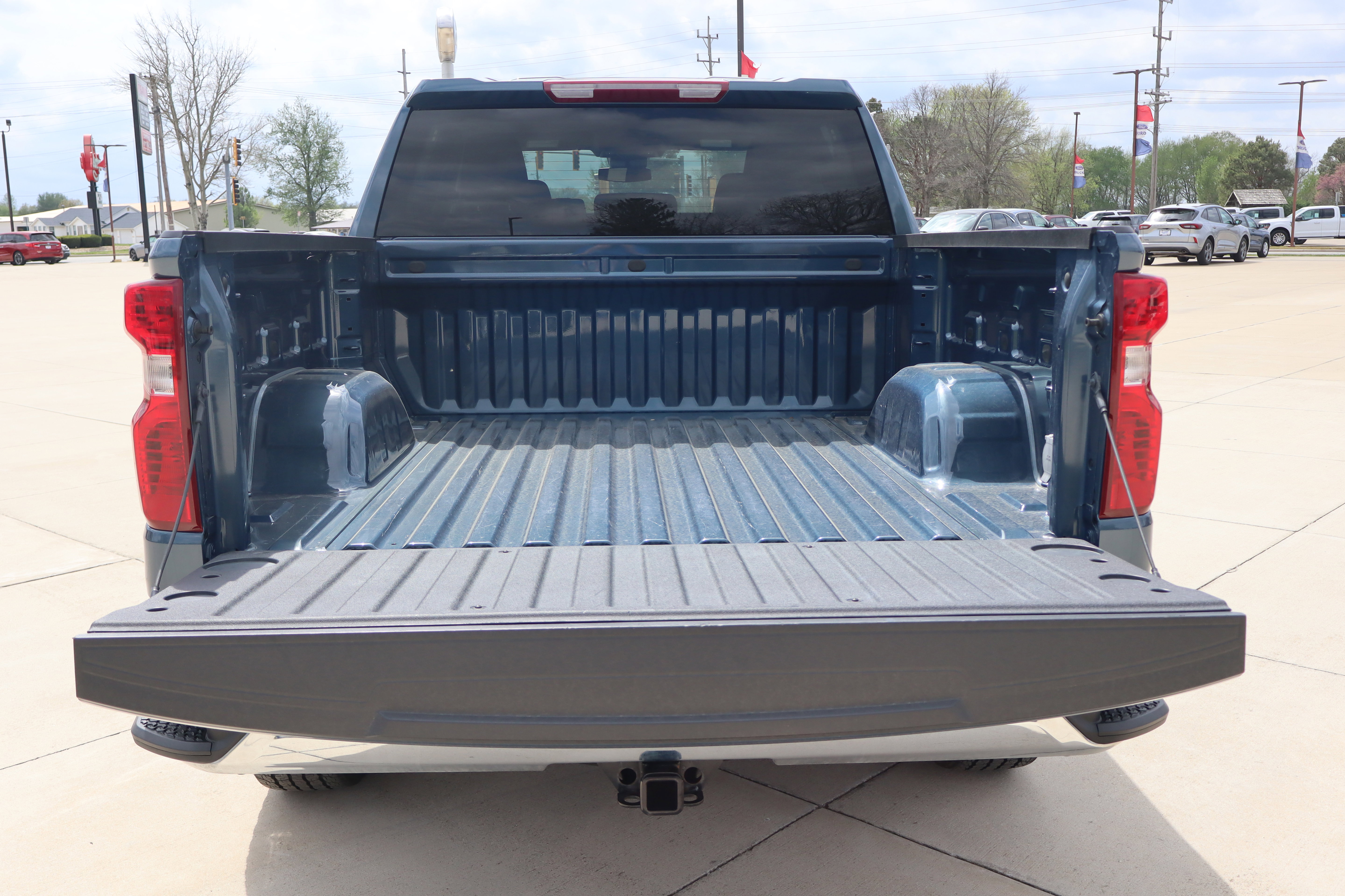 Used 2024 Chevrolet Silverado 1500 LT AWD/4WD image 25