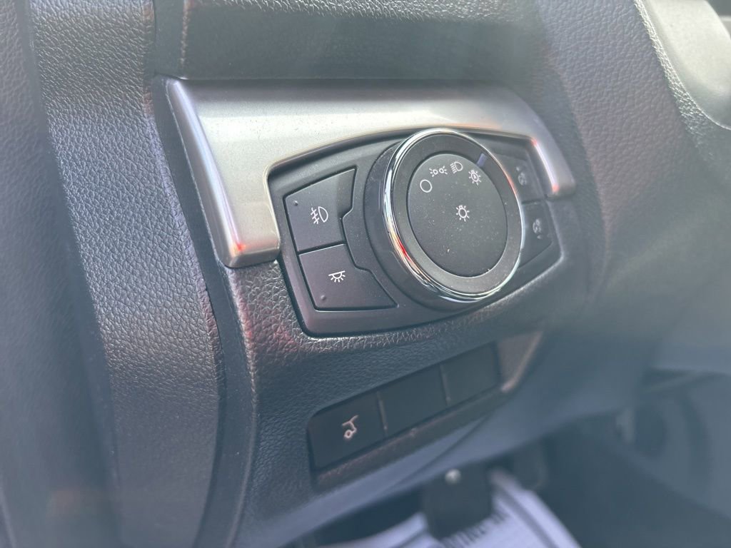 Used 2017 Ford Explorer XLT w/ Equipment Group 202A AWD/4WD image 16