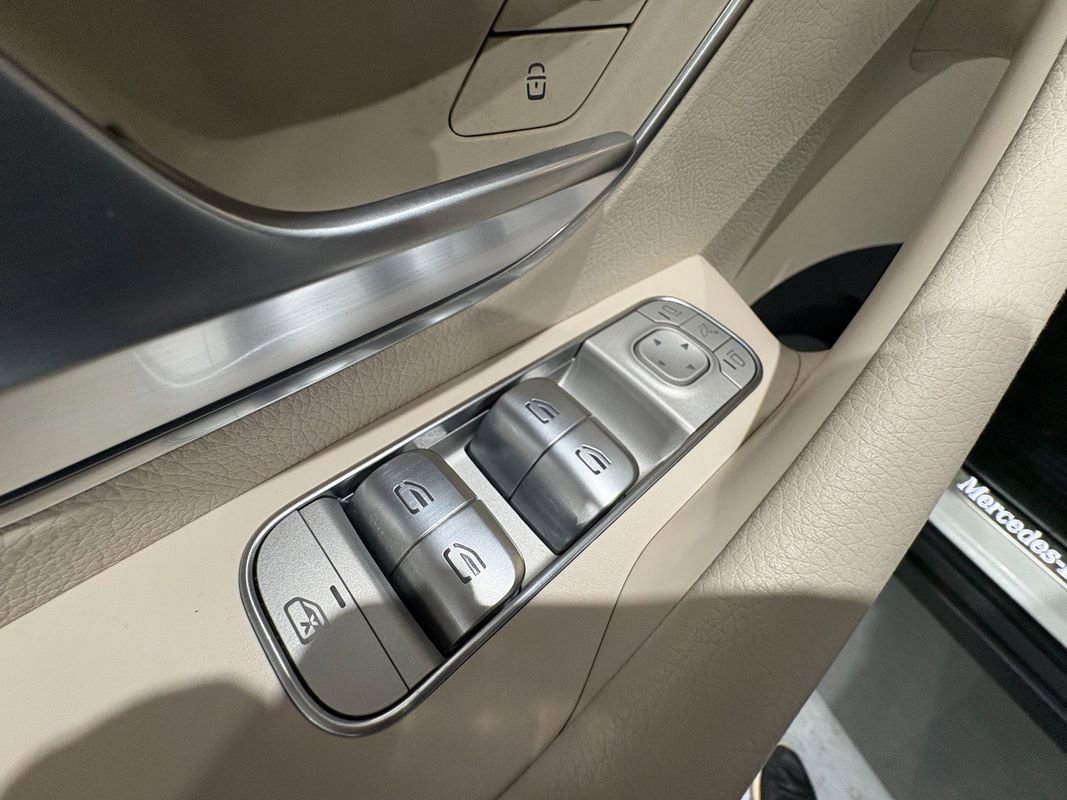Used 2022 Mercedes-Benz GLE 350 4MATIC w/ Premium Package image 35