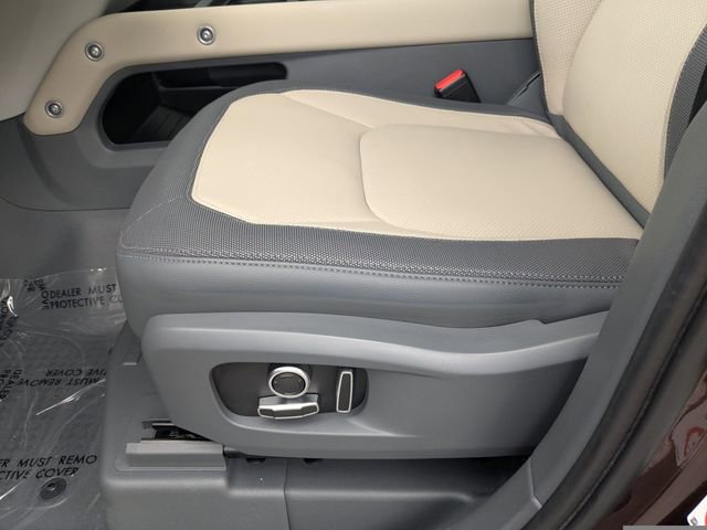 Used 2024 Land Rover Defender 130 X-Dynamic SE image 17