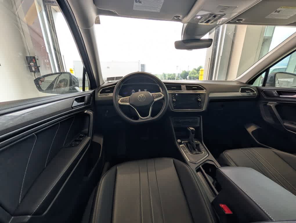 Used 2023 Volkswagen Tiguan SE w/ Panoramic Sunroof Package FWD image 15
