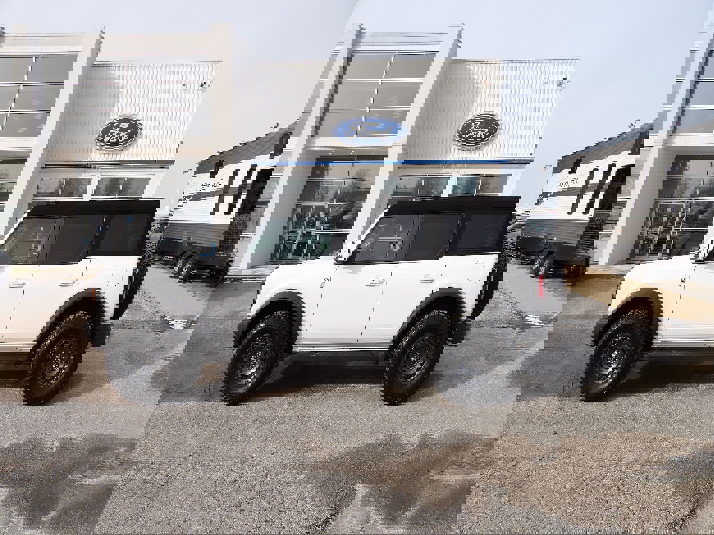 New 2024 Ford Bronco Outer Banks image 1