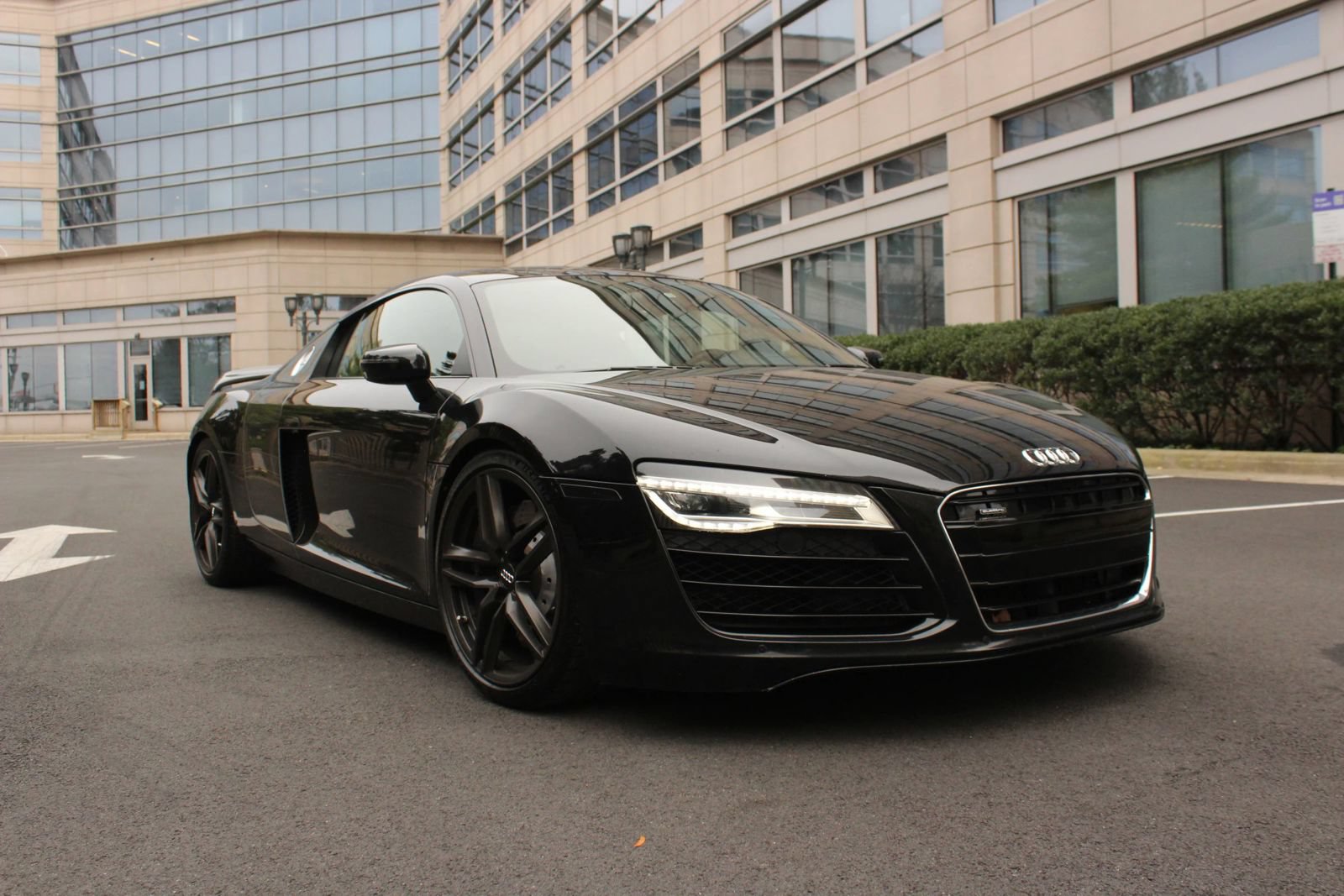 Used 2014 Audi R8 V8 w/ Enhanced Leather Package AWD/4WD image 1