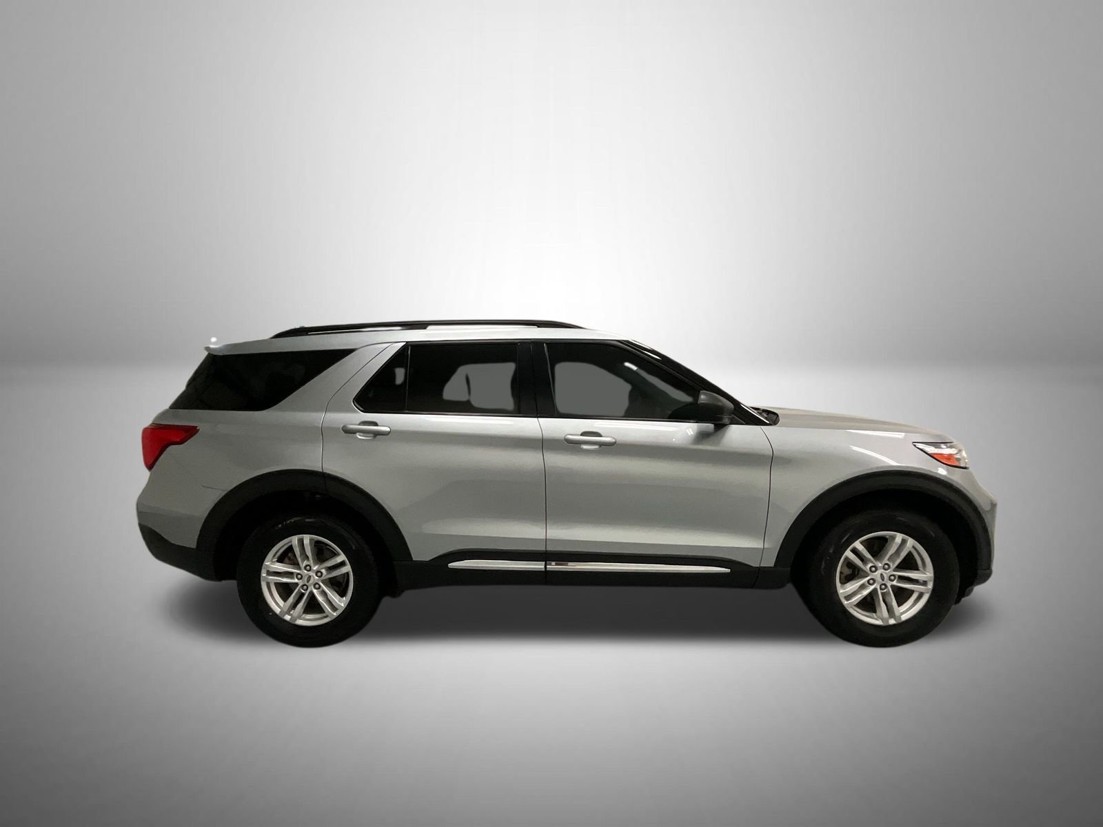Used 2022 Ford Explorer XLT image 4