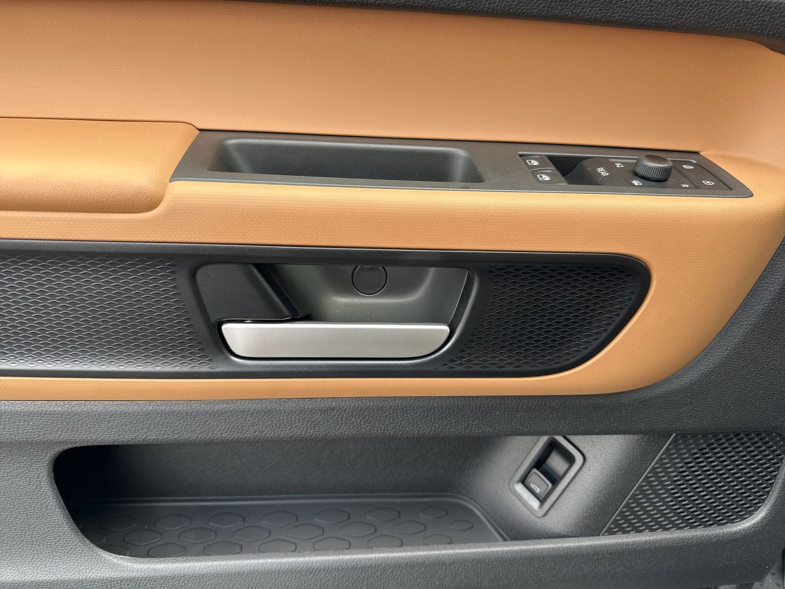 Used 2025 Volkswagen ID. Buzz Pro S image 13