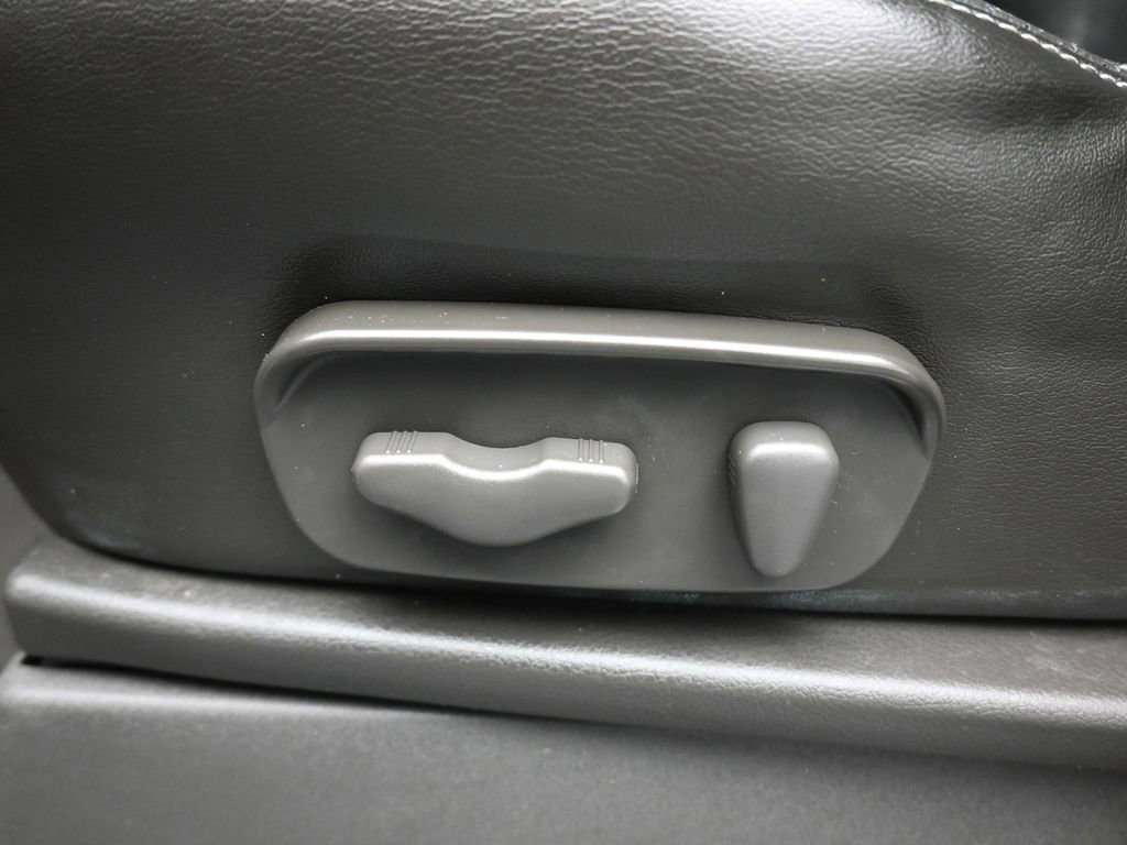 Used 2021 Nissan Frontier PRO-4X w/ Pro-4x Utility Package image 12