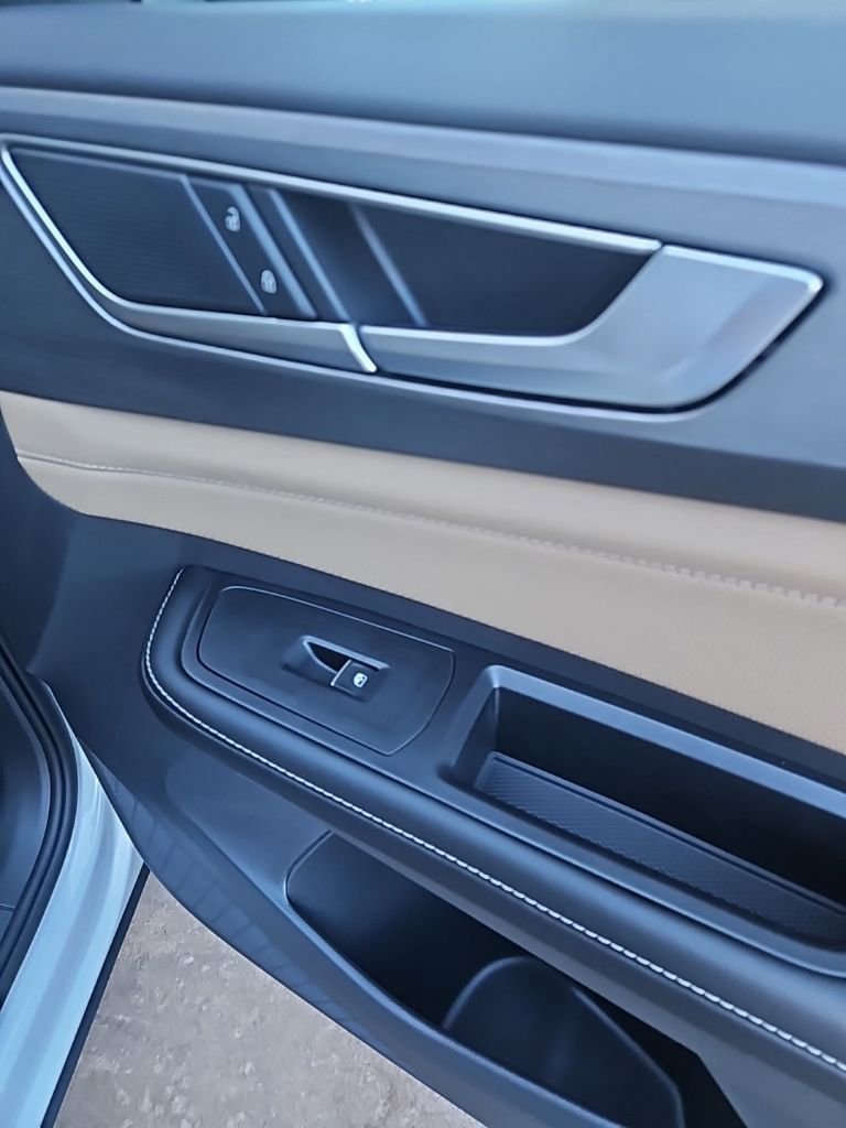New 2026 Volkswagen Atlas Cross Sport SE AWD/4WD image 12