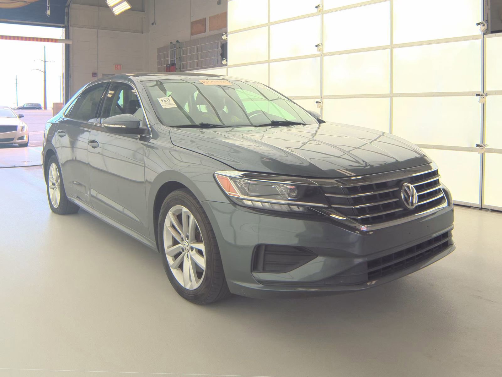 Used 2020 Volkswagen Passat 2.0T SE FWD image 2