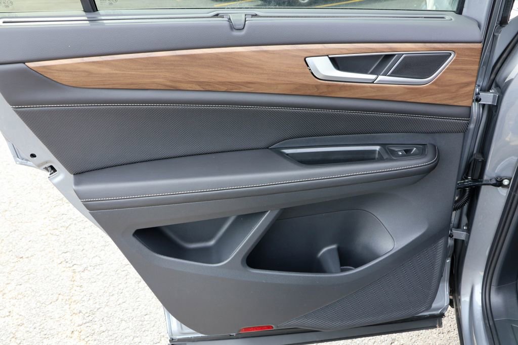 New 2025 Volkswagen Atlas SE image 32