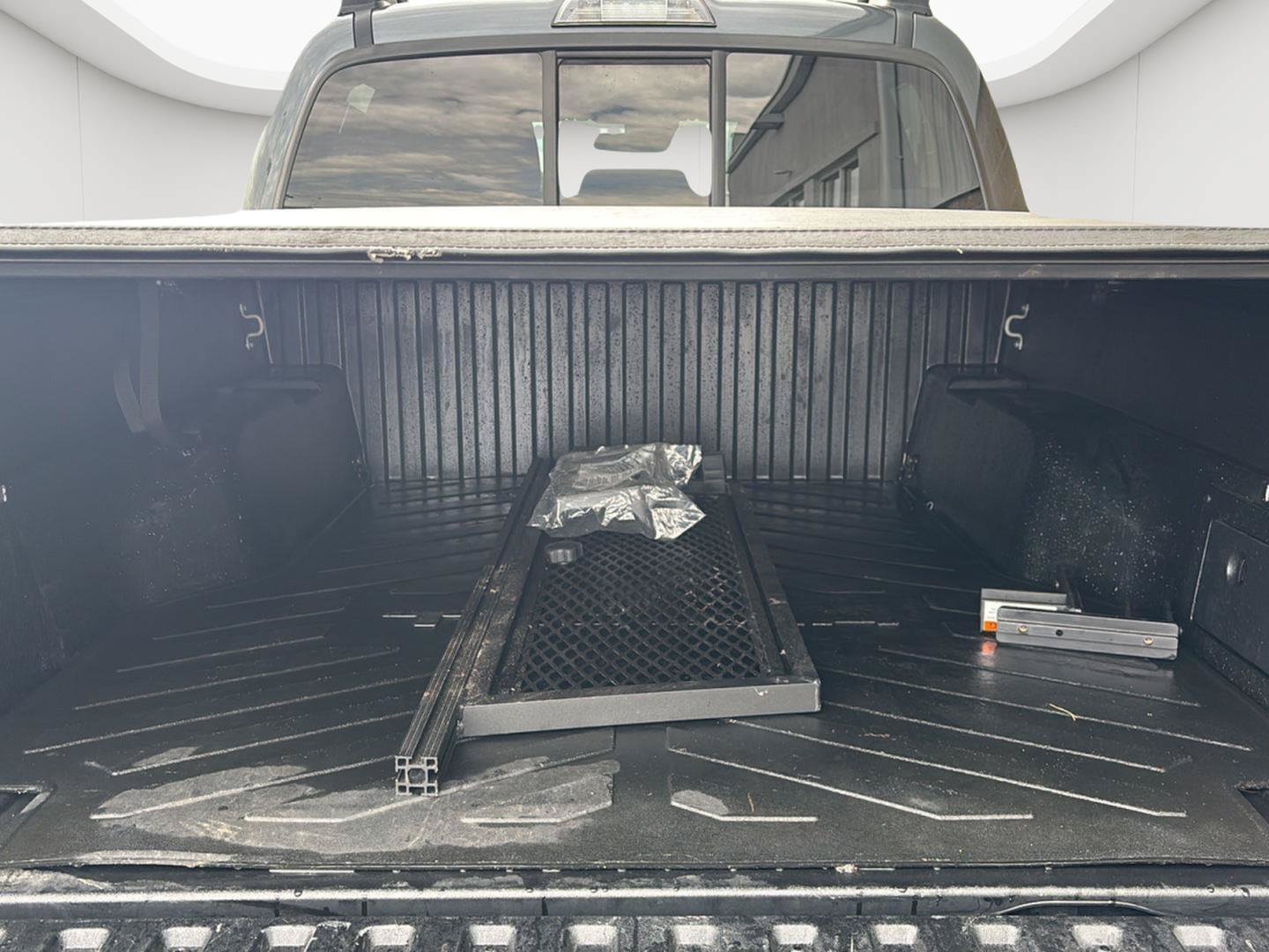 Used 2023 Toyota Tacoma SR AWD/4WD image 32