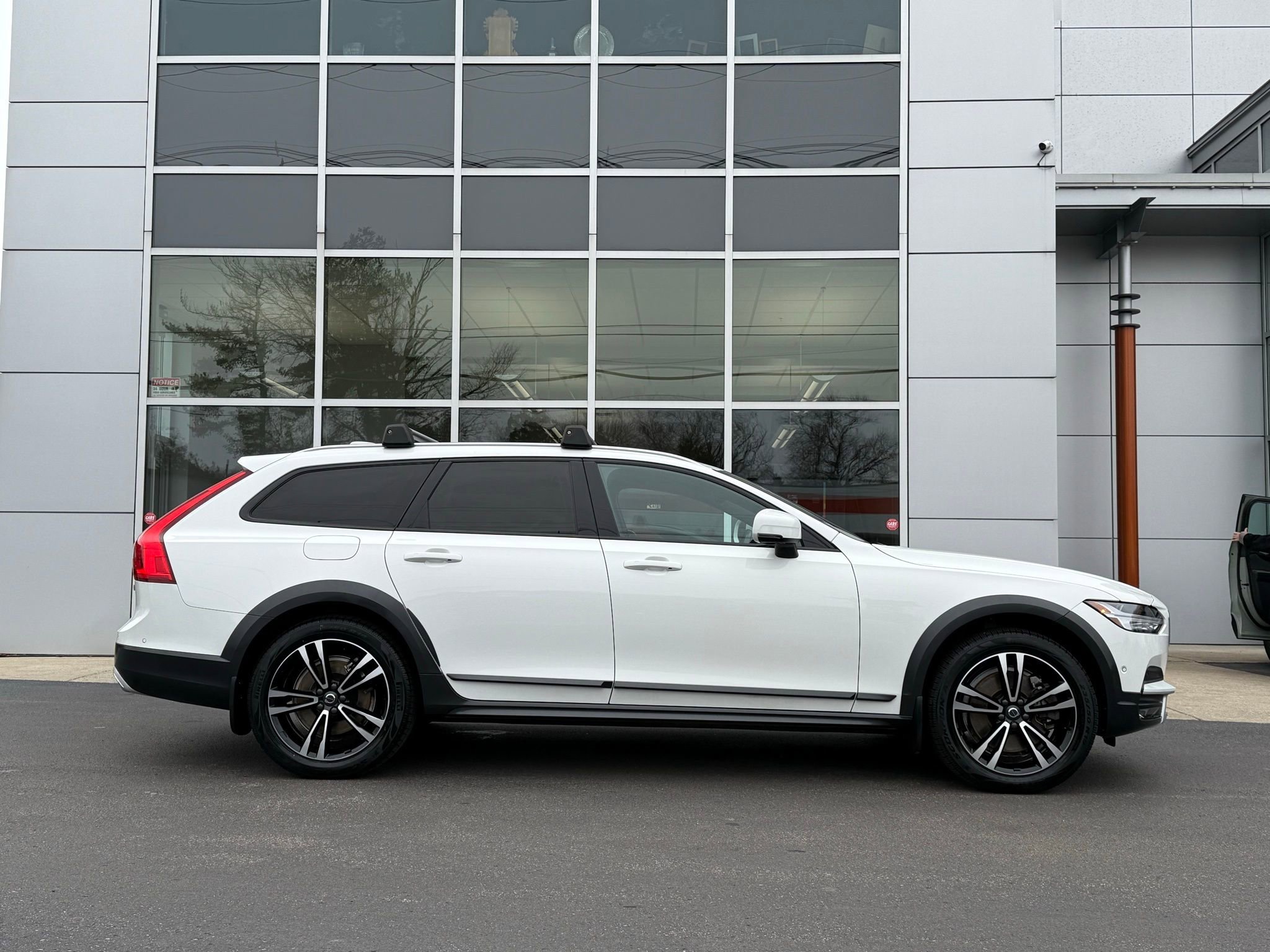 Used 2018 Volvo V90 T5 Cross Country w/ Convenience Package image 5