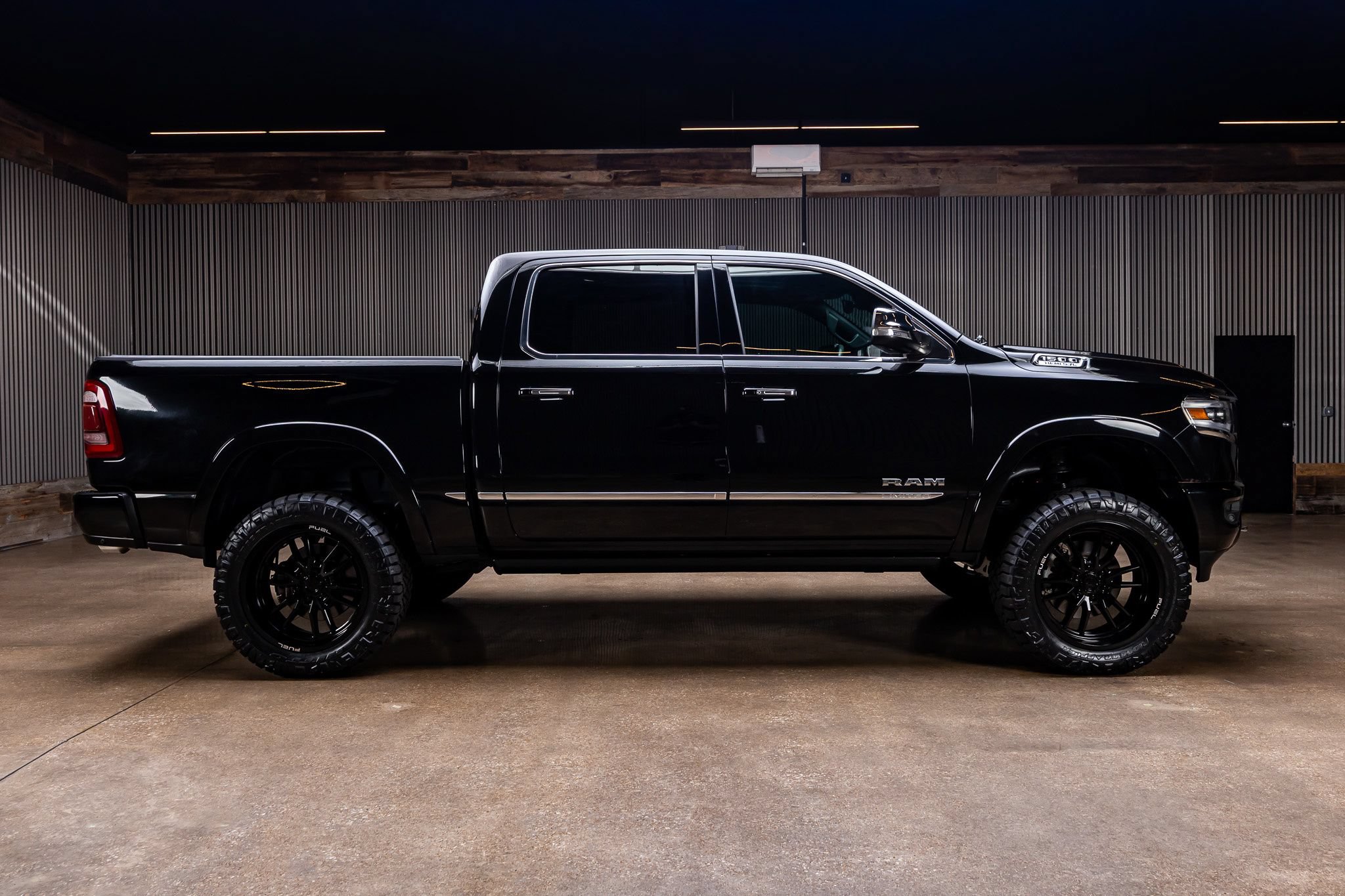 Used 2019 RAM 1500 Limited AWD/4WD image 11