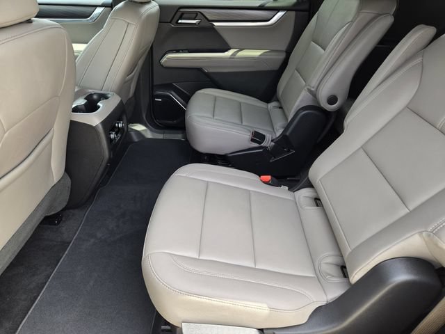 Used 2026 GMC Acadia Elevation w/ Elevation Premium Package FWD image 29