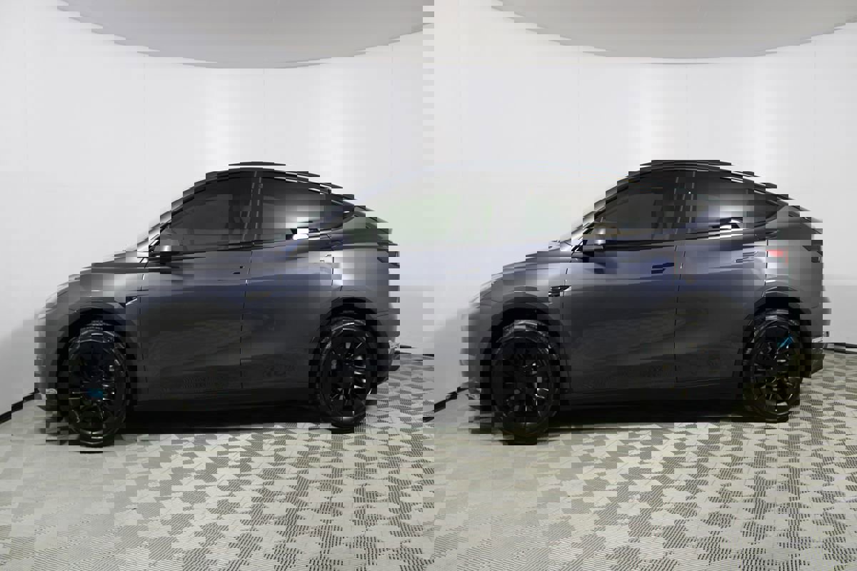 Used 2022 Tesla Model Y Long Range image 29